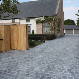 Natural stone tile | 20x20 cm | Hanoi Bluestone Premium